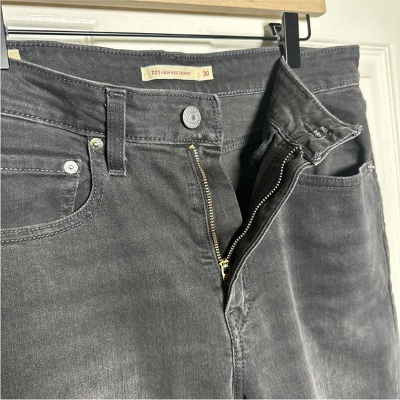 Levi's Women's 721 High Rise Skinny Leg Distressed Jeans Size 30 Rhinestone - Picture 9 of 16